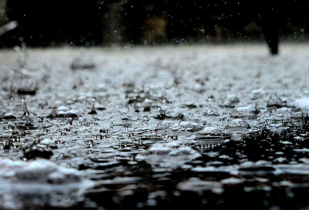 下雨圖 【下雨圖】20張有情感的下雨圖片下載,雨滴感覺很美